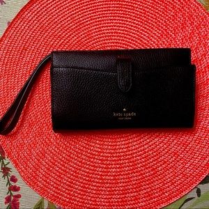 Preowned excellent condition phone wallet wristlet